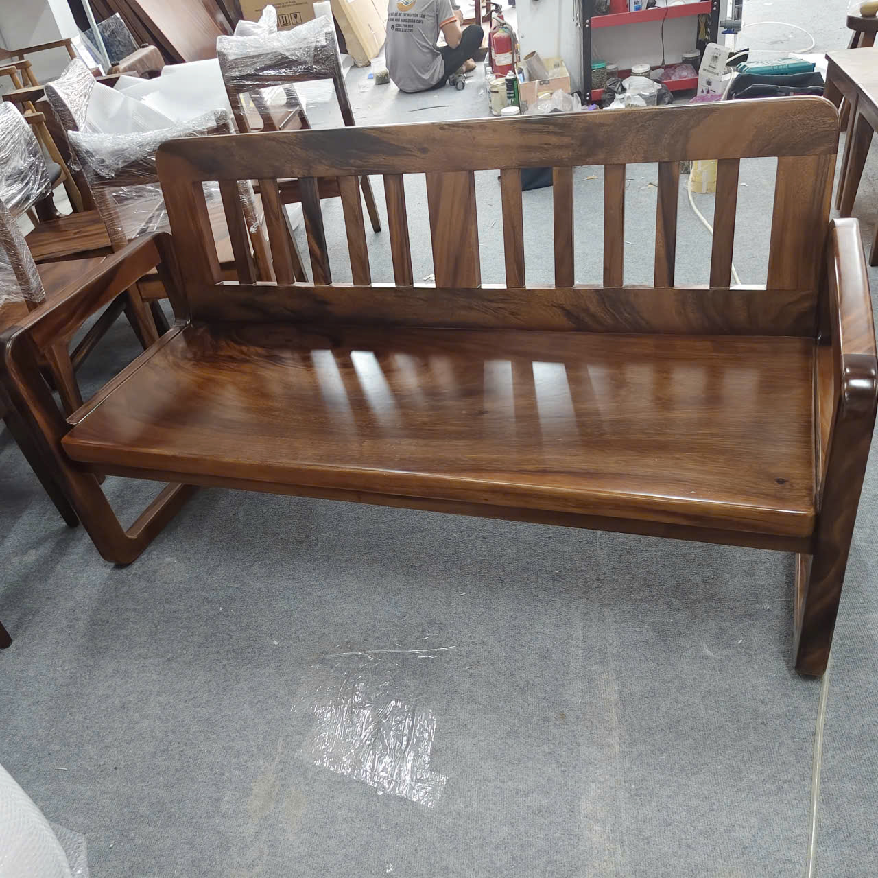 Ghế sofa gỗ me tây dài nguyên khối