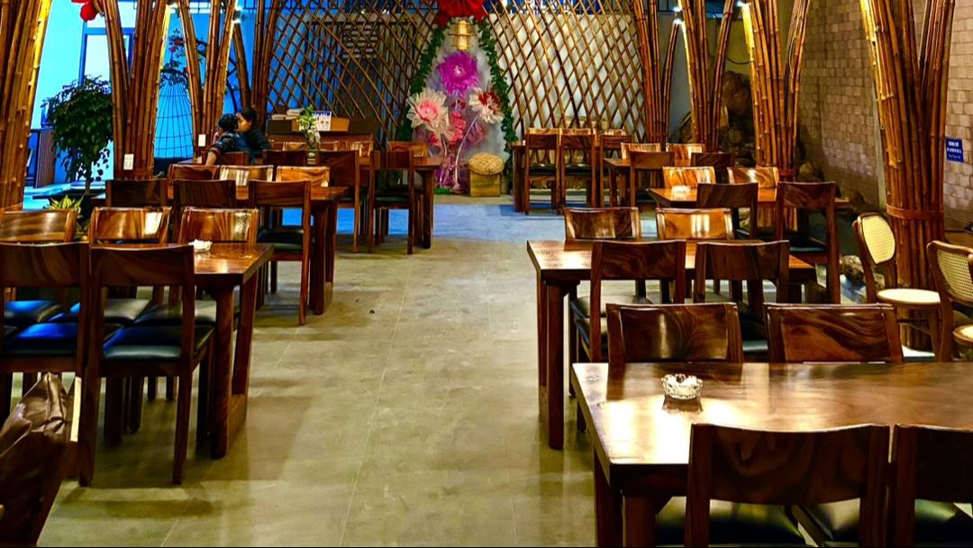 Bàn gỗ me tây nguyên tấm cho quán cafe