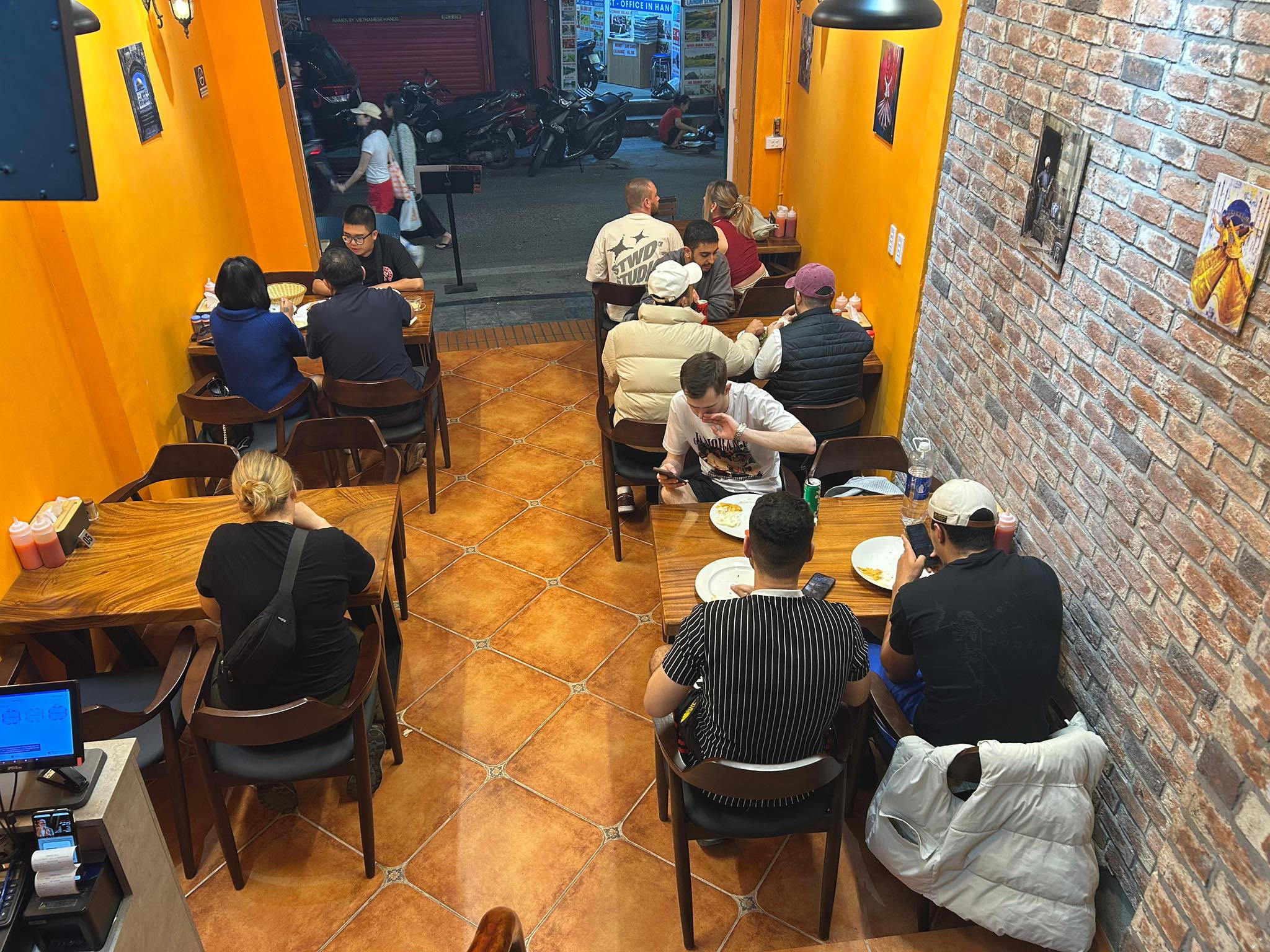 Bàn ăn gỗ Me Tây nguyên tấm