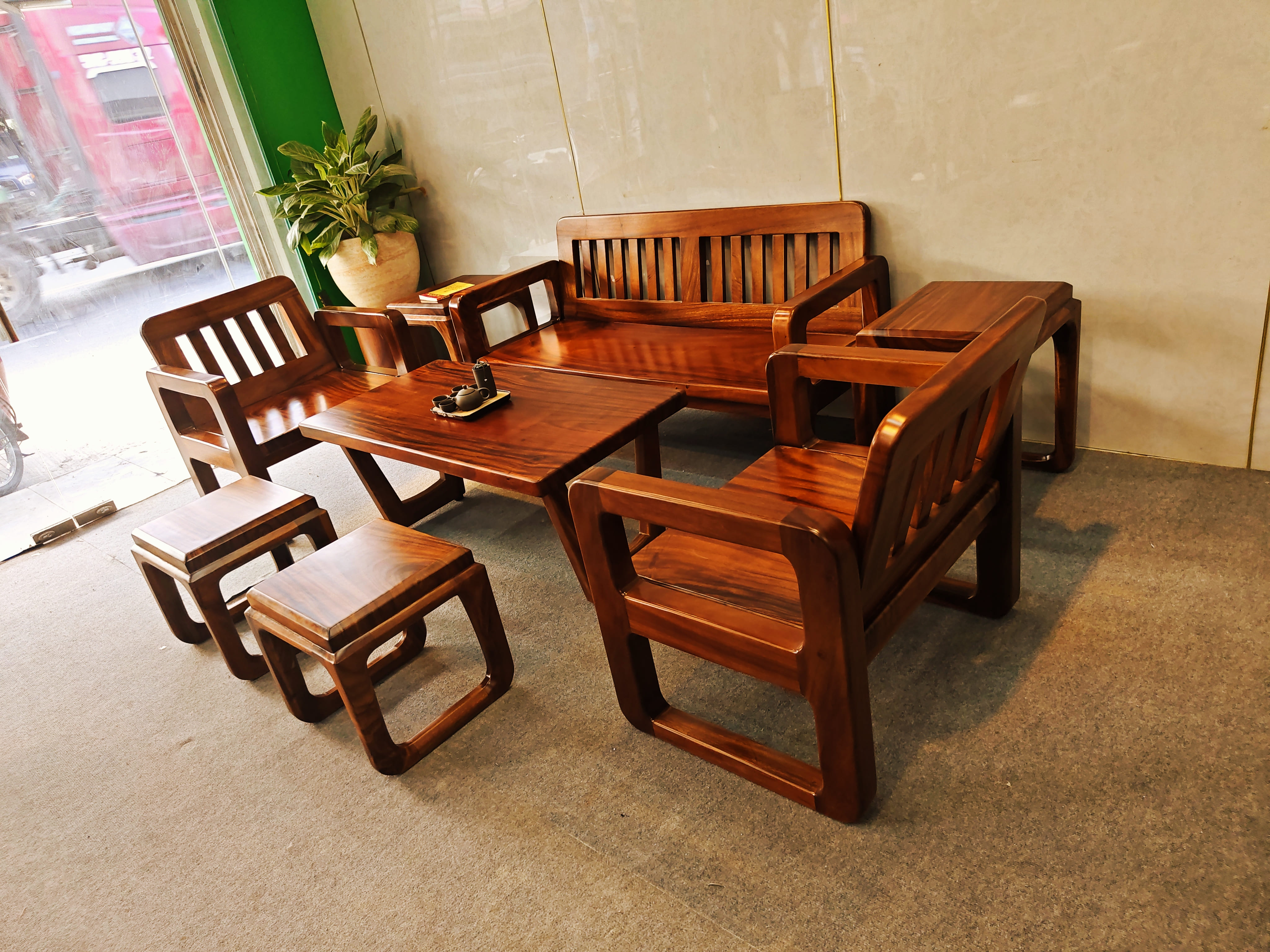 Bộ sofa góc chữ L gỗ me tây