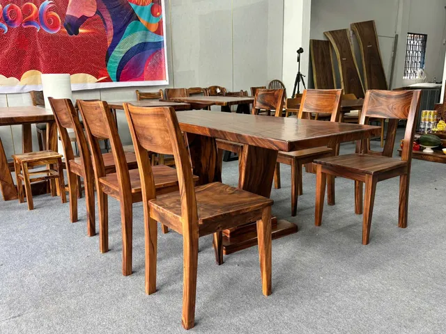 Bàn gỗ me tây chân thuyền độc đáo kèm 6 ghế đai me tây