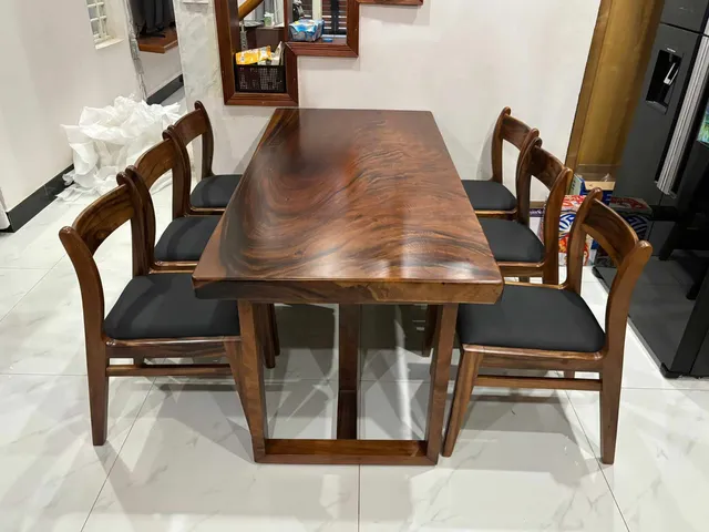 Bàn ăn gỗ me tây chân chữ T kèm 6 ghế bella me tây bọc nệm đen