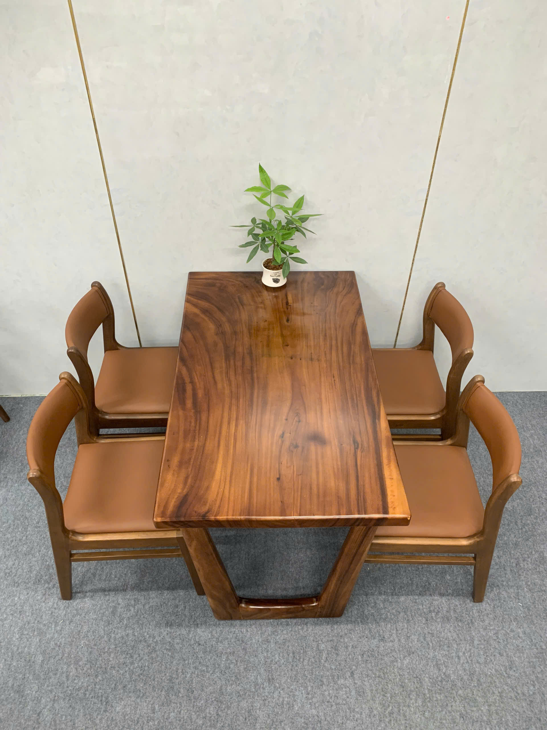 Bàn gỗ nguyên tấm phong cách Rustic