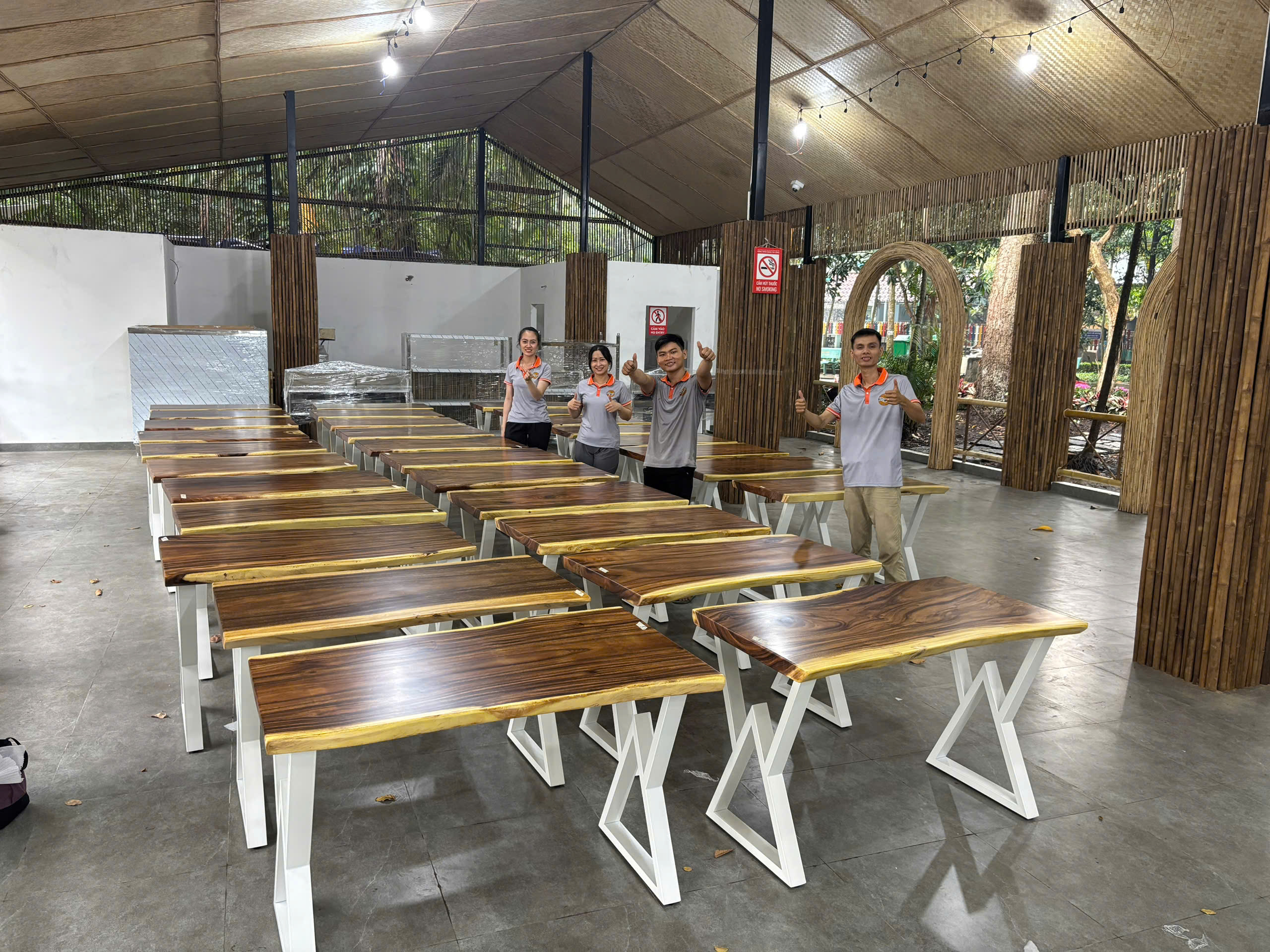 Bàn gỗ me tây lớn cho quán cafe