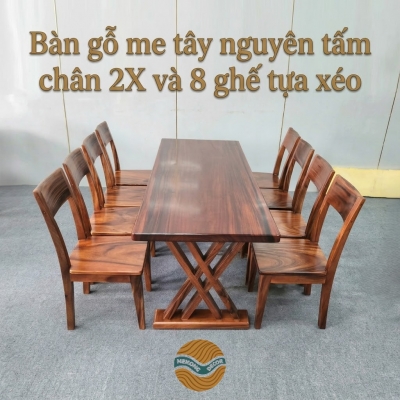 Bàn gỗ me tây nguyên tấm chân 2X và 8 ghế tựa xéo