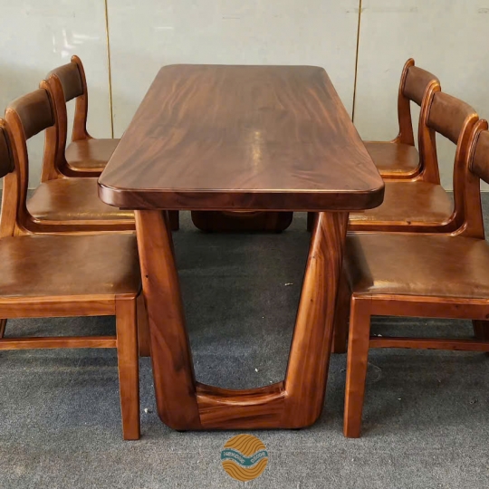 Bàn gỗ me tây nguyên tấm bo góc kém 6 ghế bella cao su