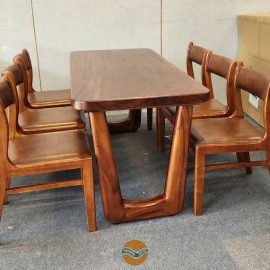 Bàn gỗ me tây nguyên tấm bo góc kém 6 ghế bella cao su