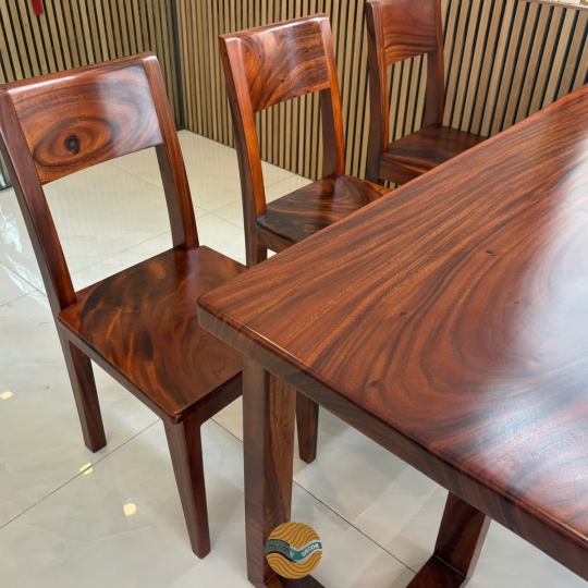 Bàn gỗ me tây nguyên tấm 6 ghế đai sang trọng