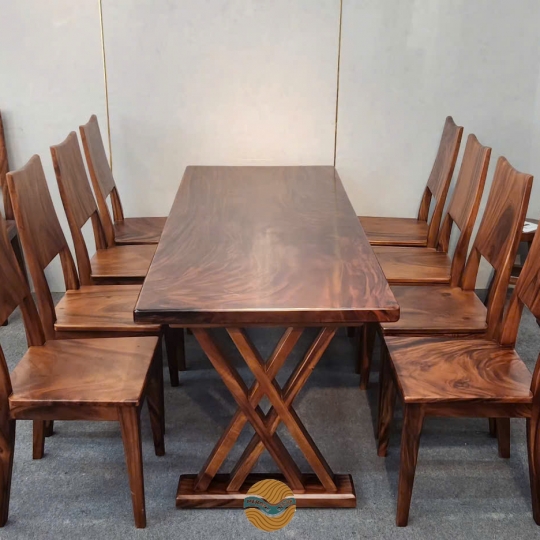 Bàn gỗ me tây và 8 ghế Ba tiêu cho không gian sang trọng